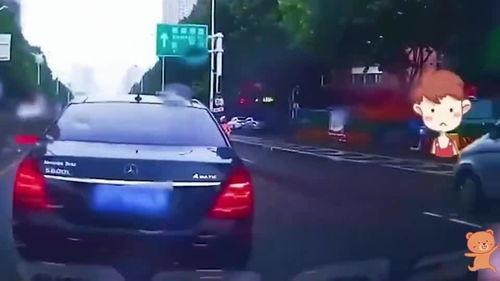 网友爆料奔驰车主恶意别车原视频,网友直呼辣眼 第2张 网友爆料奔驰车主恶意别车原视频,网友直呼辣眼 第2张